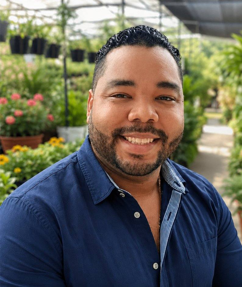 Rubén Rose en el vivero